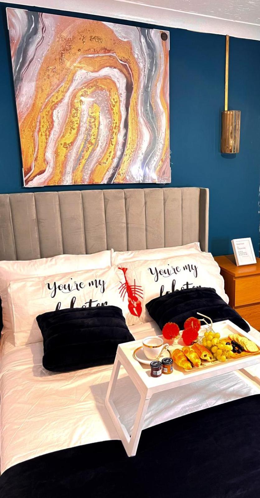 Luxe Smart Home - Basildon Serviced Accommodation - 7 Mins Walk To Basildon Town Centre, Hospital & Train Station Extérieur photo