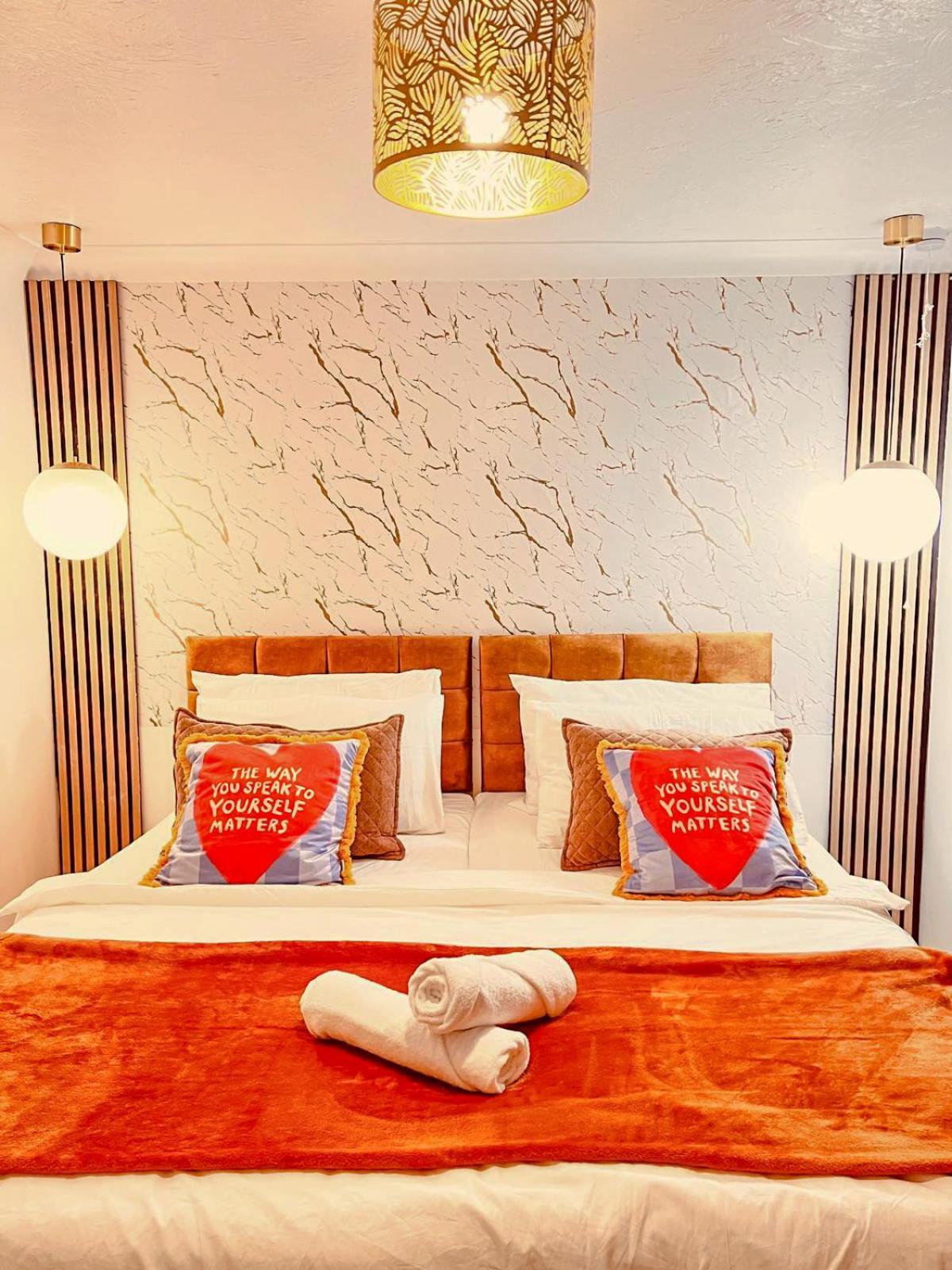 Luxe Smart Home - Basildon Serviced Accommodation - 7 Mins Walk To Basildon Town Centre, Hospital & Train Station Extérieur photo